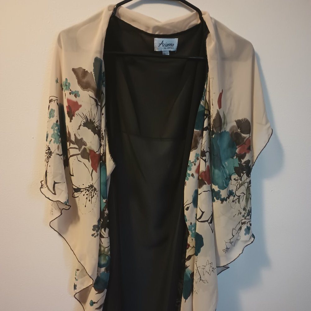 Stunning Arianna by Howard's Kimono Top W/ Beautiful Floral Design